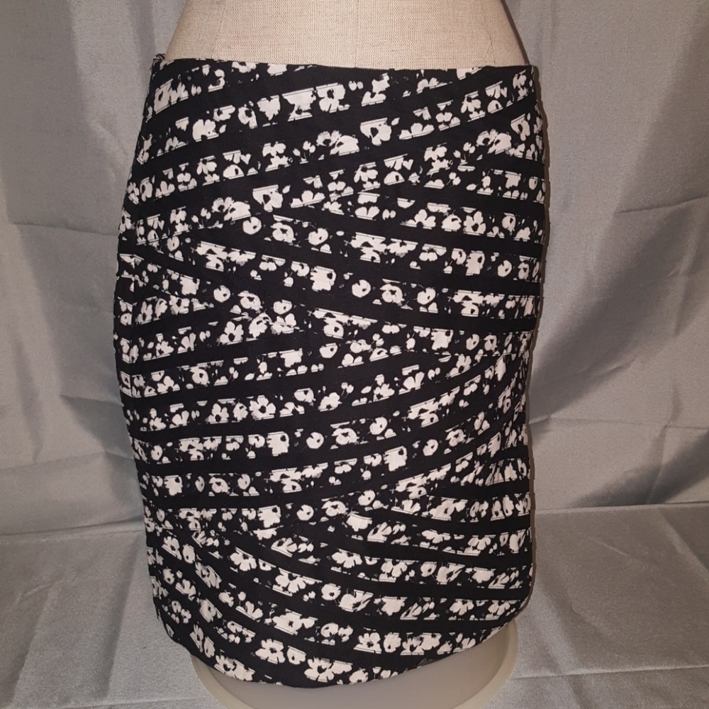 White House Black Market Pencil Skirt